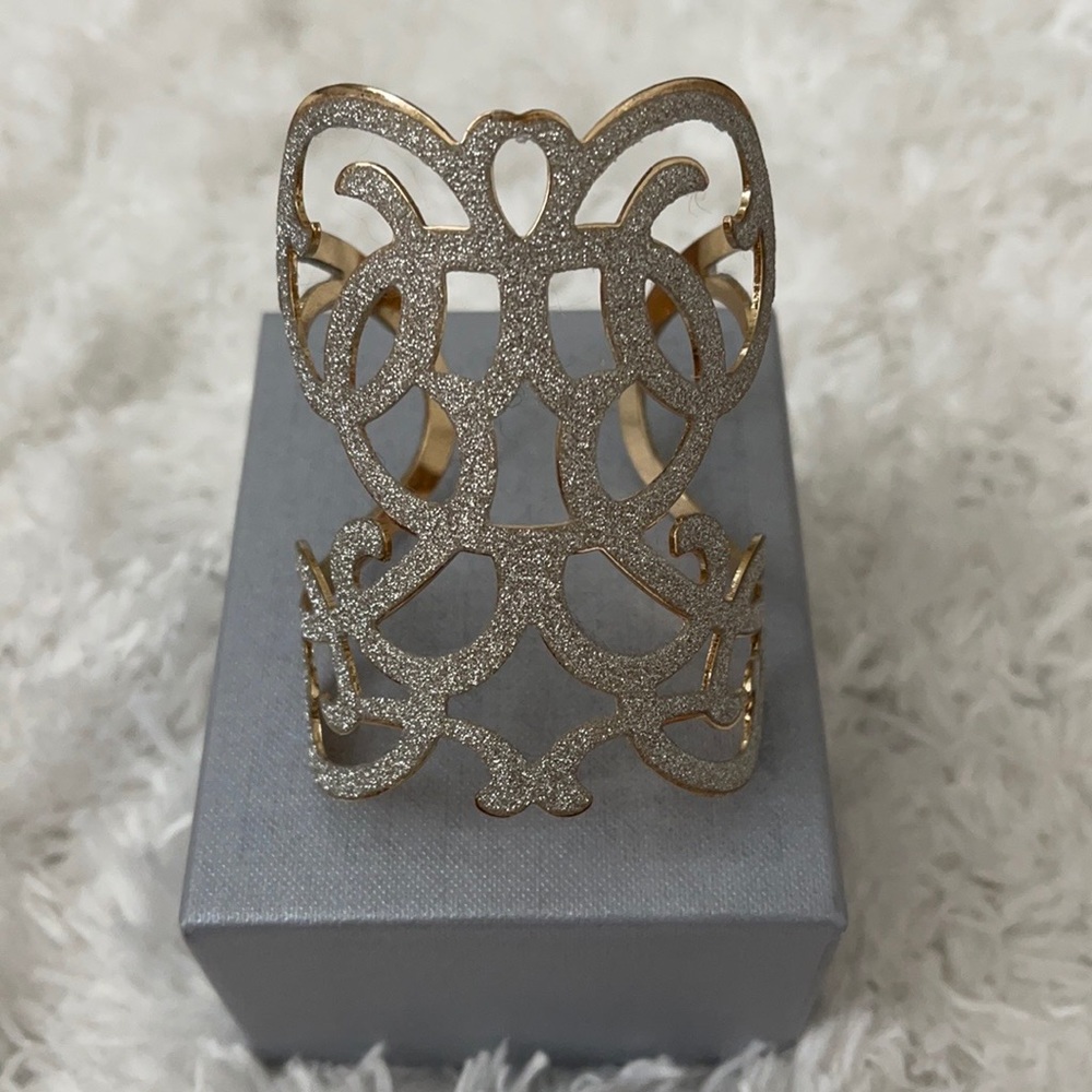 Adjustable exotic bracelet